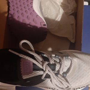 New Balance tennis shoes Trail Runming